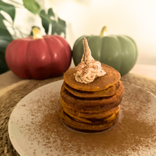 Pancake alla zucca con burro alla cannella