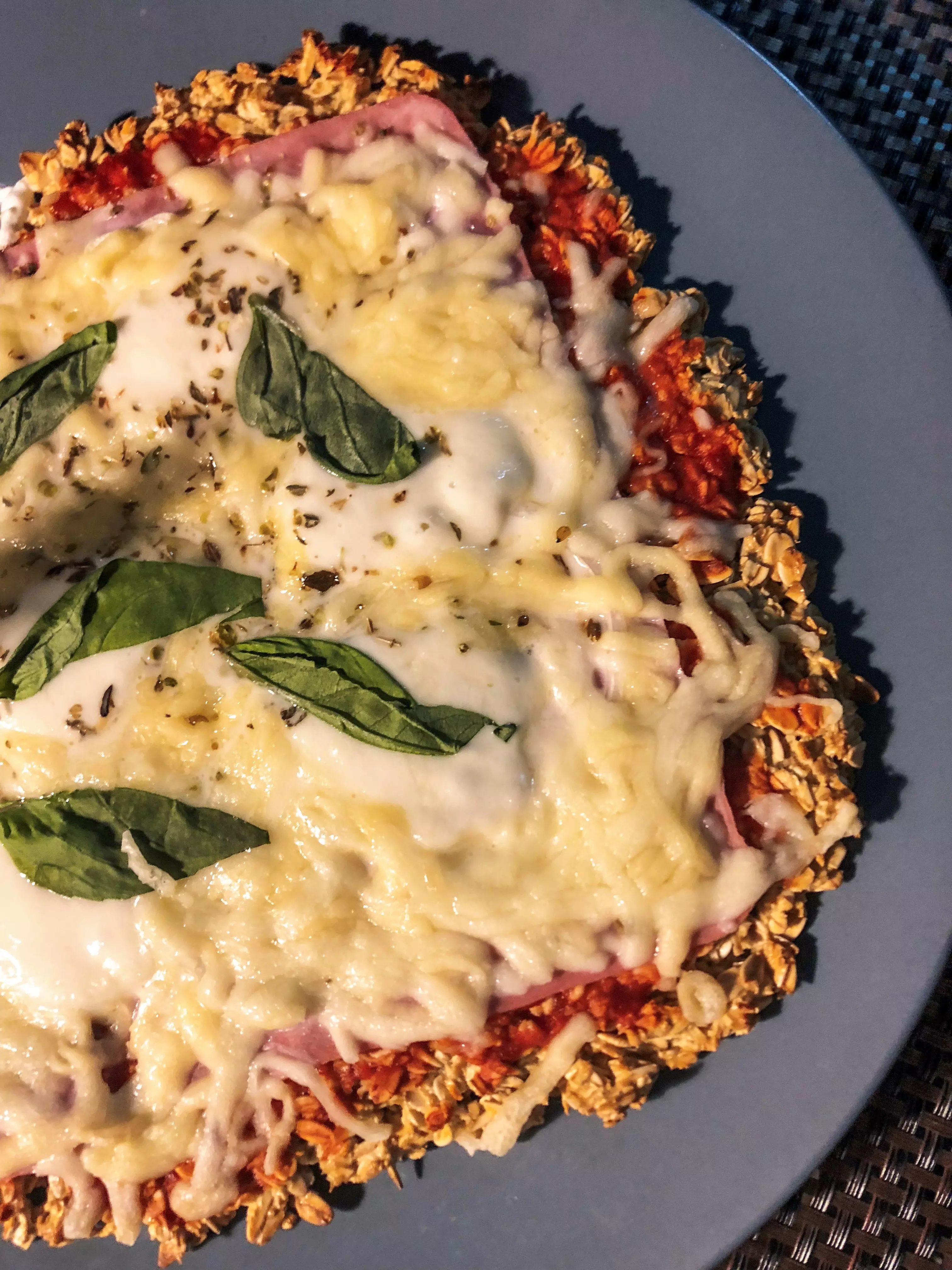 Pizza a base di fiochi d'avena