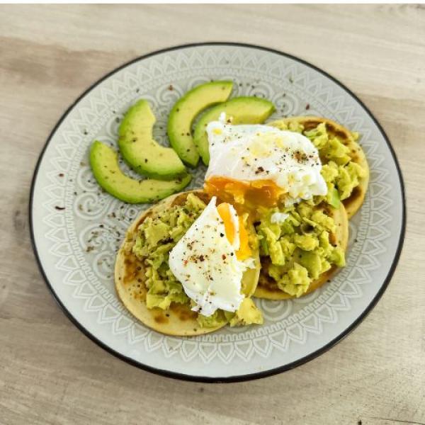 VIDEO: Mini pancake con avocado e uovo in camicia